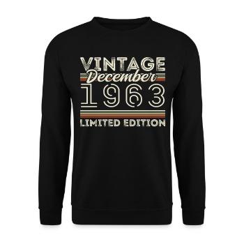 Vintage December 1963 - 62nd Birthday December - Unisex Sweatshirt - black - Front - Alina (178cm) & Michal (187cm)