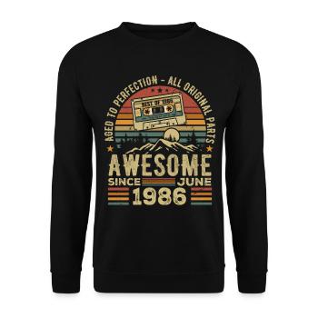 June 1986 Vintage Born In June 1986 Birthday - Unisex Sweatshirt - black - Front - Alina (178cm) & Michal (187cm)