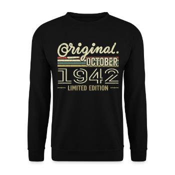 Born in October 1942 Retro Birthday October 1942 - Unisex Sweatshirt - black - Front - Alina (178cm) & Michal (187cm)