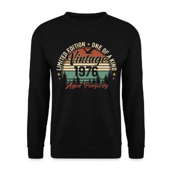 Jahrgang 1976 Retro 1976 Geburtstagsgeschenk 1976 - Unisex Pullover - Schwarz - Vorne - Alina (178cm) & Michal (187cm)