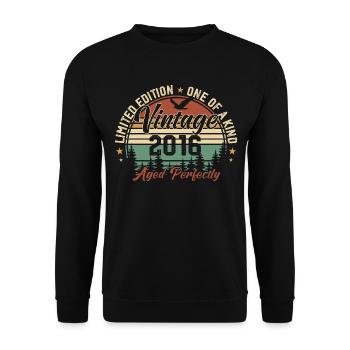 Jahrgang 2016 Retro 2016 Geburtstagsgeschenk 2016 - Unisex Pullover - Schwarz - Vorne - Alina (178cm) & Michal (187cm)