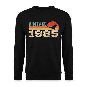 Jahrgang 1985 Geburtstagsgeschenk 1985 Retro 1985 - Unisex Pullover - Schwarz - Vorne - Alina (178cm) & Michal (187cm)