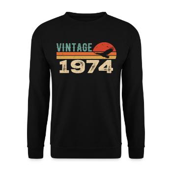 Jahrgang 1974 Geburtstagsgeschenk 1974 Retro 1974 - Unisex Pullover - Schwarz - Vorne - Alina (178cm) & Michal (187cm)