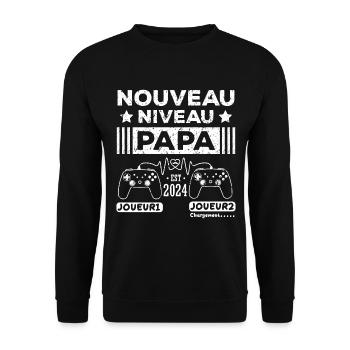 Nouveau niveau papa 2024 idée cadeau gamers,joueur - Sweat-shirt Unisexe - noir - Devant - Alina (178cm) & Michal (187cm)