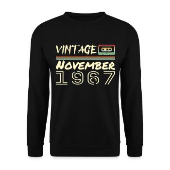 legendär seit November 1967 - November 1967 - Unisex Pullover - Schwarz - Vorne - Alina (178cm) & Michal (187cm)