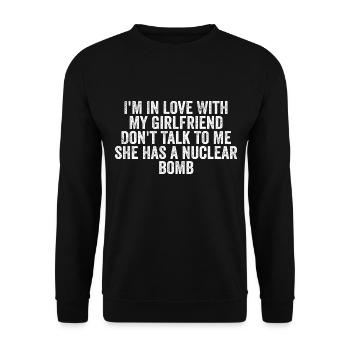 I'm In Love With My Girlfriend Don't Talk To Me - Sweat-shirt Unisexe - noir - Devant - Alina (178cm) & Michal (187cm)