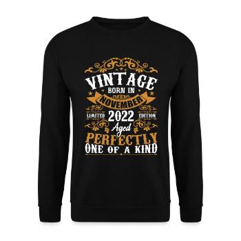 Geschenk Die Legenden wurden im November 2022 geboren - Unisex Pullover - Schwarz - Vorne - Alina (178cm) & Michal (187cm)