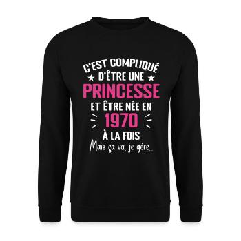 Princesse Née en 1970 - Cadeau D'anniversaire 1970 - Sweat-shirt Unisexe - noir - Devant - Alina (178cm) & Michal (187cm)