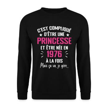 Princesse Née en 1976 - Cadeau D'anniversaire 1976 - Sweat-shirt Unisexe - noir - Devant - Alina (178cm) & Michal (187cm)