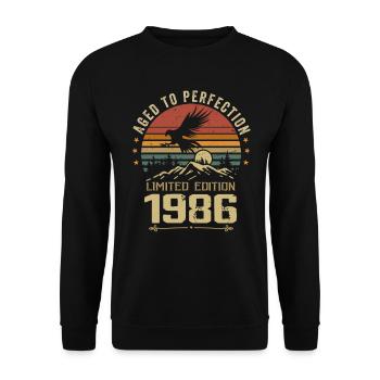 1986 Original Vintage Retro 1986 Anniversary - Unisex Sweatshirt - black - Front - Alina (178cm) & Michal (187cm)