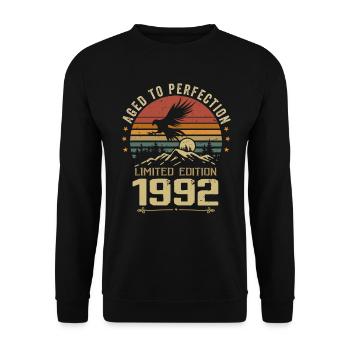 1992 Original Vintage Retro 1992 Anniversary - Unisex Sweatshirt - black - Front - Alina (178cm) & Michal (187cm)