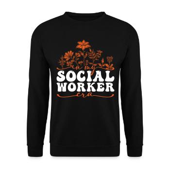 In My Social Worker Era Blumen Stilvolles Design - Unisex Pullover - Schwarz - Vorne - Alina (178cm) & Michal (187cm)
