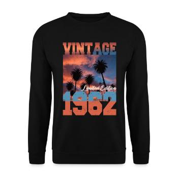 1962 Vintage Limited Edition Palm Trees Born 1962 - Unisex Sweatshirt - black - Front - Alina (178cm) & Michal (187cm)
