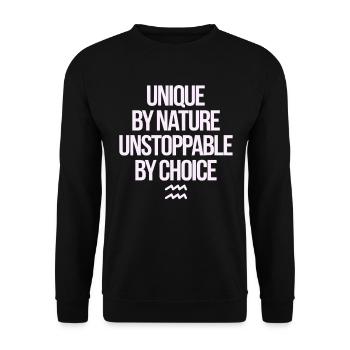 Einzigartig Von Natur Aus Unaufhaltsam Wassermann - Unisex Pullover - Schwarz - Vorne - Alina (178cm) & Michal (187cm)