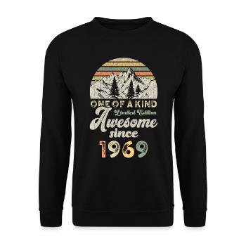 1969 Birthday Berge - Unisex Sweatshirt - black - Front - Alina (178cm) & Michal (187cm)