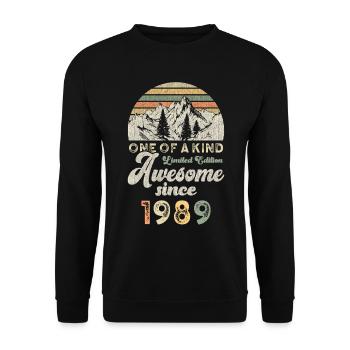 1989 Birthday Berge - Unisex Sweatshirt - black - Front - Alina (178cm) & Michal (187cm)