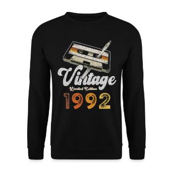 Vintage 1992 Geburtstag Kassette Bleistift - Unisex Pullover - Schwarz - Vorne - Alina (178cm) & Michal (187cm)