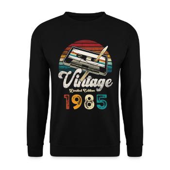 Vintage 1985 Geburtstag Kassette Bleistift - Unisex Pullover - Schwarz - Vorne - Alina (178cm) & Michal (187cm)