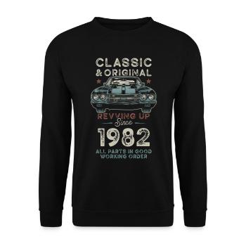 Né en 1982 Anniversaire Voiture classique - Sweat-shirt Unisexe - noir - Devant - Alina (178cm) & Michal (187cm)