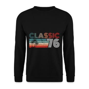 46 Year Old Birthday 2022 Classic 1976 46 Birthday - Unisex Pullover - Schwarz - Vorne - Alina (178cm) & Michal (187cm)