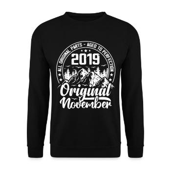 novembre 2019 Original 5 Ans Cadeau Anniversaire - Sweat-shirt Unisexe - noir - Devant - Alina (178cm) & Michal (187cm)