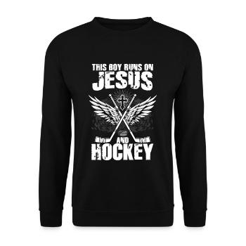 THIS BOY RUNS ON JESUS AND HOCKEY - Unisex Pullover - Schwarz - Vorne - Alina (178cm) & Michal (187cm)