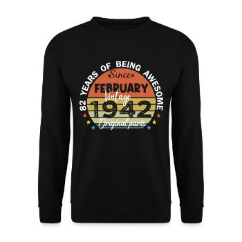 82 Years Old Made In 1942 Vintage February 1942 - Unisex Sweatshirt - black - Front - Alina (178cm) & Michal (187cm)