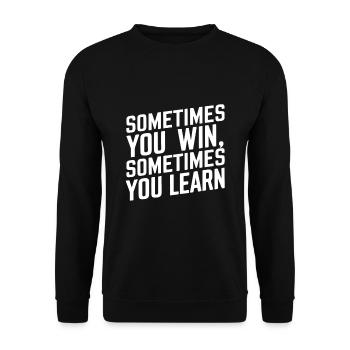 Manchmal gewinnt man, manchmal lernt man - Unisex Pullover - Schwarz - Vorne - Alina (178cm) & Michal (187cm)