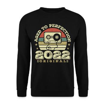 Originelle Vintage-Geschenkidee zum Jubiläum 2022 - Unisex Pullover - Schwarz - Vorne - Alina (178cm) & Michal (187cm)