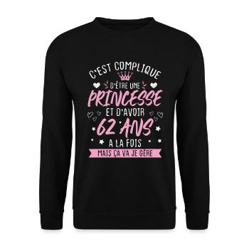 Une princesse et d'avoir 62 ans, Cadeau 62 ans - Sweat-shirt Unisexe - noir - Devant - Alina (178cm) & Michal (187cm)