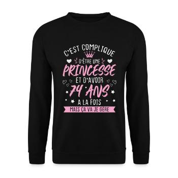 Une princesse et d'avoir 74 ans, Cadeau 74 ans - Sweat-shirt Unisexe - noir - Devant - Alina (178cm) & Michal (187cm)