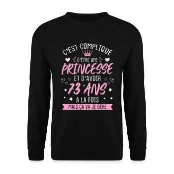 Une princesse et d'avoir 73 ans, Cadeau 73 ans - Sweat-shirt Unisexe - noir - Devant - Alina (178cm) & Michal (187cm)