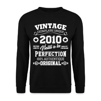 Cadeau D'anniversaire Vintage Fabriqué En 2010 - Sweat-shirt Unisexe - noir - Devant - Alina (178cm) & Michal (187cm)
