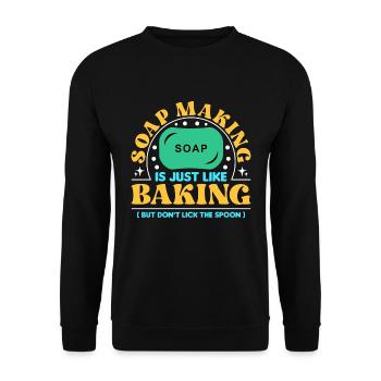 La fabrication du savon, c’est comme la fabrication de savon de cuisson - Sweat-shirt Unisexe - noir - Devant - Alina (178cm) & Michal (187cm)