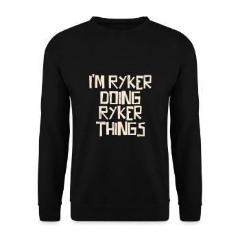I'm Ryker doing Ryker things - Unisex Pullover - Schwarz - Vorne - Alina (178cm) & Michal (187cm)