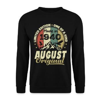 August 1940 Vintage 1940's August Birthday Gift - Unisex Sweatshirt - black - Front - Alina (178cm) & Michal (187cm)