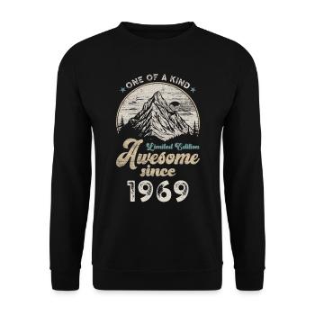 1969 Birthday Berge - Unisex Sweatshirt - black - Front - Alina (178cm) & Michal (187cm)