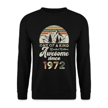1972 Birthday Berge - Unisex Sweatshirt - black - Front - Alina (178cm) & Michal (187cm)