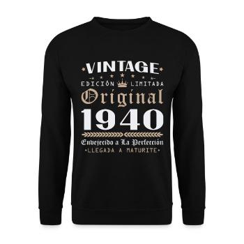 Vinatge 1940 Geburtstagsgeschenk - Unisex Pullover - Schwarz - Vorne - Alina (178cm) & Michal (187cm)