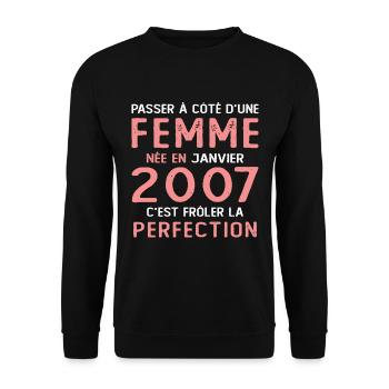 Cadeau D'anniversaire Femme Née En Janvier 2007 - Sweat-shirt Unisexe - noir - Devant - Alina (178cm) & Michal (187cm)