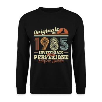 Original 1985 Retro Geburtstagsgeschenk - Unisex Pullover - Schwarz - Vorne - Alina (178cm) & Michal (187cm)
