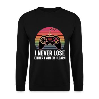 Gamer Saying Retro Design – "I Never Lose" - Unisex Sweatshirt - black - Front - Alina (178cm) & Michal (187cm)