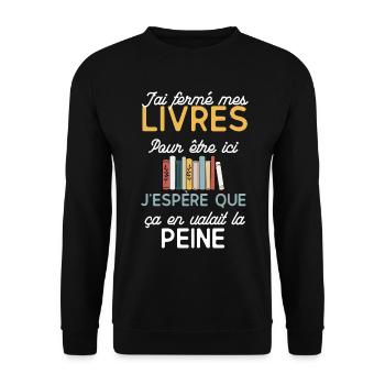 Closed books I hope it's worth it - Unisex Sweatshirt - black - Front - Alina (178cm) & Michal (187cm)