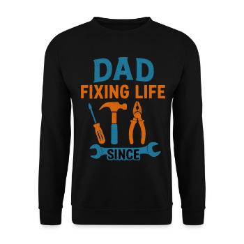Dad: Fixing Life Since – The Gift for DIY - Unisex Sweatshirt - black - Front - Alina (178cm) & Michal (187cm)