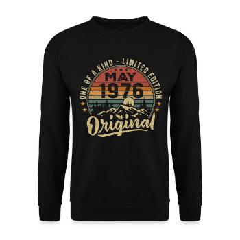 May 1976 Vintage Birthday Gift May 1976 - Unisex Sweatshirt - black - Front - Alina (178cm) & Michal (187cm)