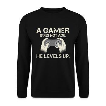 A gamer does not age he levels up lustiges Gaming - Unisex Pullover - Schwarz - Vorne - Alina (178cm) & Michal (187cm)