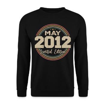 Mai 2012 Vintage Nées En Mai 2012 Anniversaire - Sweat-shirt Unisexe - noir - Devant - Alina (178cm) & Michal (187cm)