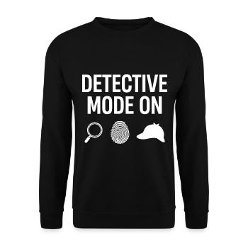 Detektivmodus Bei „krimi-tatort-outfit“ - Unisex Pullover - Schwarz - Vorne - Alina (178cm) & Michal (187cm)