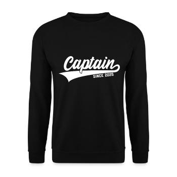 CAPITAINE DEPUIS 2025 KAPITÄN - Sweat-shirt Unisexe - noir - Devant - Alina (178cm) & Michal (187cm)