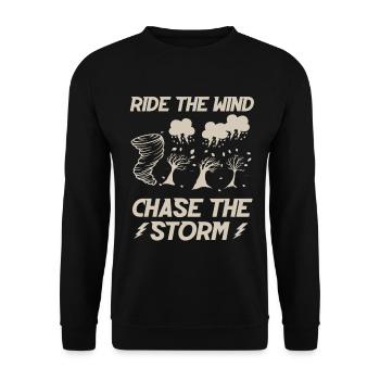 Wind Rider : L’odyssée du chasseur de tempêtes - Sweat-shirt Unisexe - noir - Devant - Alina (178cm) & Michal (187cm)